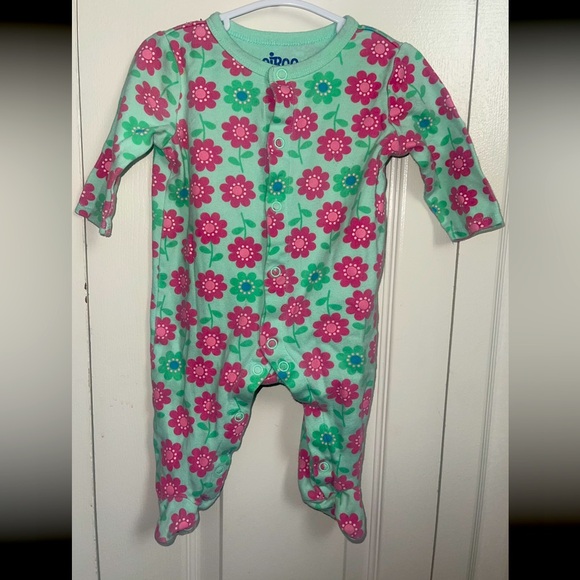 100% cotton snap-on onesie size: 6m - Picture 3 of 3